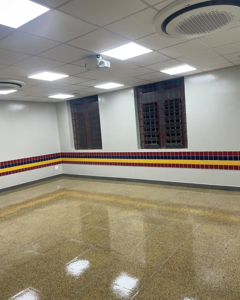 Foto da capa de KM Revestimentos - Instalação de Piso Epoxi - Uretano - Poliuretano